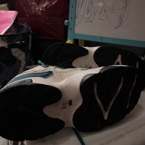 Nike air max speed turf Kids Turquoise and White Sneakers - Picture 3 of 4